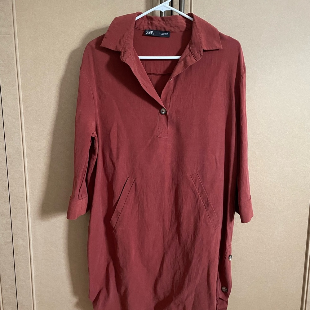 Zara Maroon/Burgundy Collared dress with side button details and front pockets